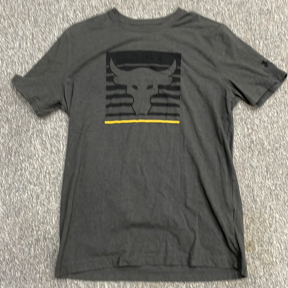 EUC Men’s Small Under Armour Heat Gear Loose Fit T-Shirt